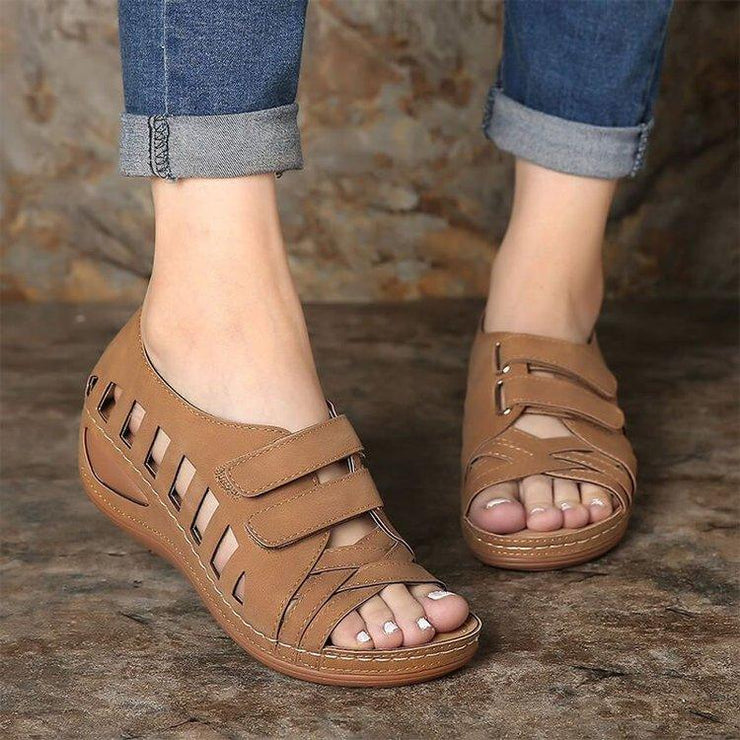 Solid color hollow sandals - shoperly