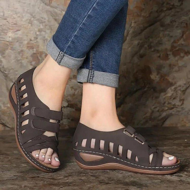 Solid color hollow sandals - shoperly