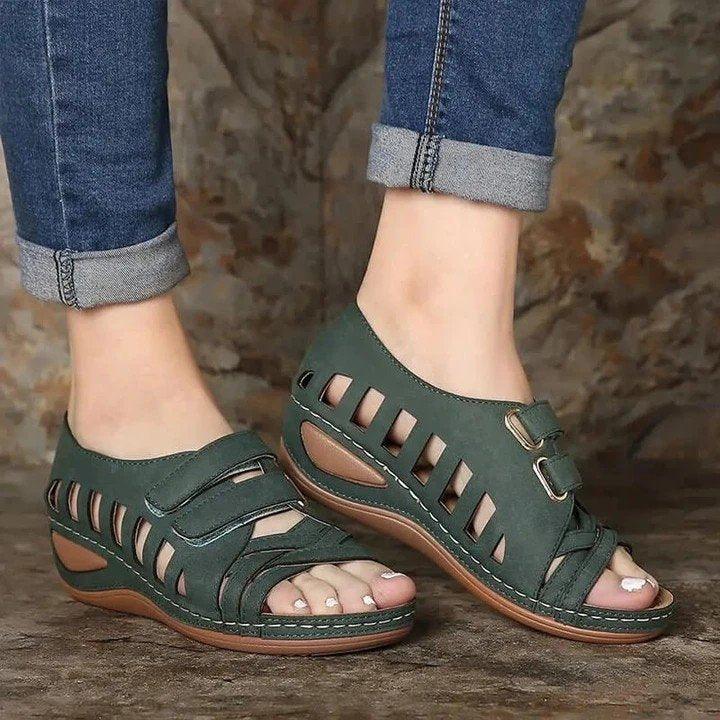 Solid color hollow sandals - shoperly
