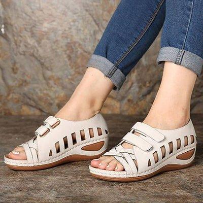 Solid color hollow sandals - shoperly